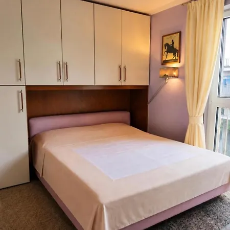 For 2 Few Steps From Center Of Monte Carlo Beausoleil