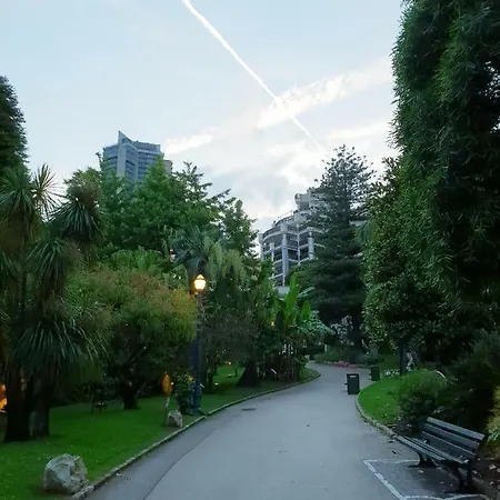 For 2 Few Steps From Center Of Monte Carlo * Beausoleil