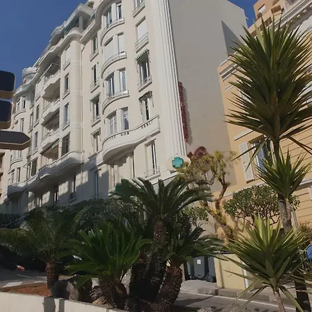 For 2 Few Steps From Center Of Monte Carlo * Beausoleil